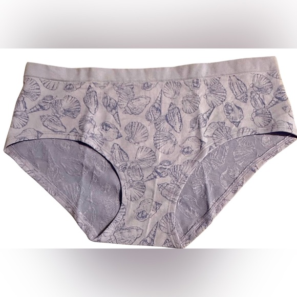 Victoria’s Secret Women's Seamless Hip-Hugger Panty L Lilac w/Seashells NWT NIB - Picture 1 of 5